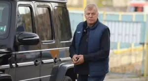 {{ otherArticle[0].article.title }}