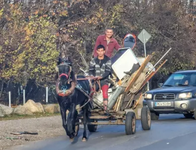 В Пловдив кола връхлетя върху каруца с пиян каруцар
