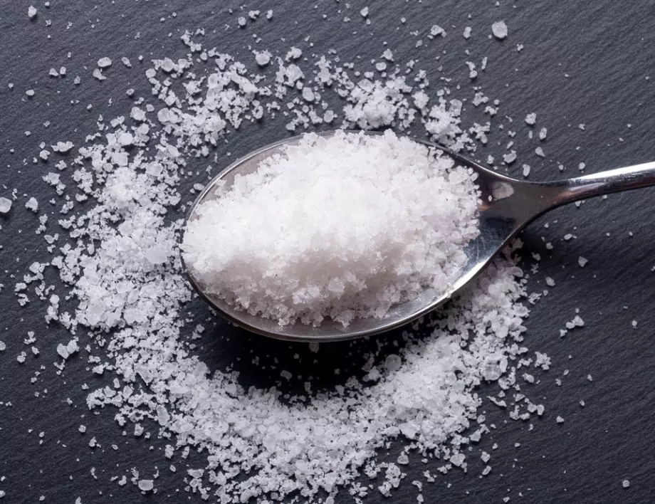 Обикновената превръзка със сол има чудотворни способности: Ето какво лекува