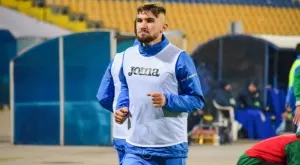 Славия "бие шута" на юношата на Левски Мартин Петков, защитник също напуска "Овча Купел"