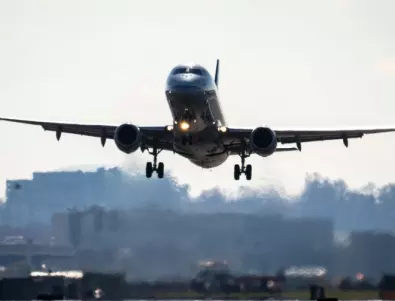Самолет със 150 българи кацна в Скопие вместо в София