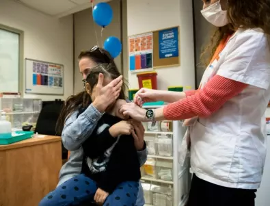 Лекар за ваксинирането на децата: Първо трябва да започнем с бабата и дядото, с бащата и с майката