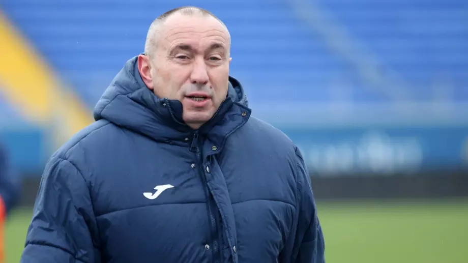 Станимир Стоилов ще глоби трима от "сините" футболисти