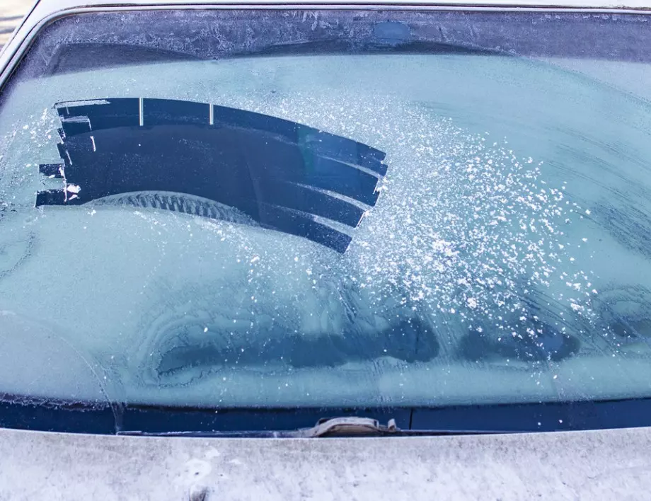 Веднага направете това, ако вратата на колата е замръзнала и не иска да се отвори