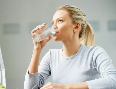 Защо да пиете вода е първото нещо, което трябва да направите сутрин?