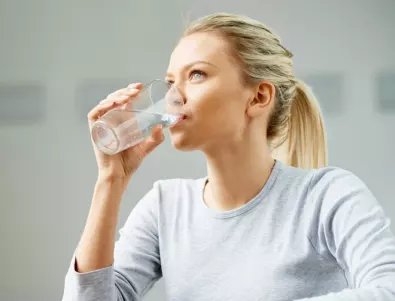 Лекар каза колко вода трябва да пием на ден според килограмите