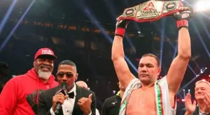 Безценно: Лъскавият колан-бижу, получен като награда от Пулев след боя над Мир (ВИДЕО)