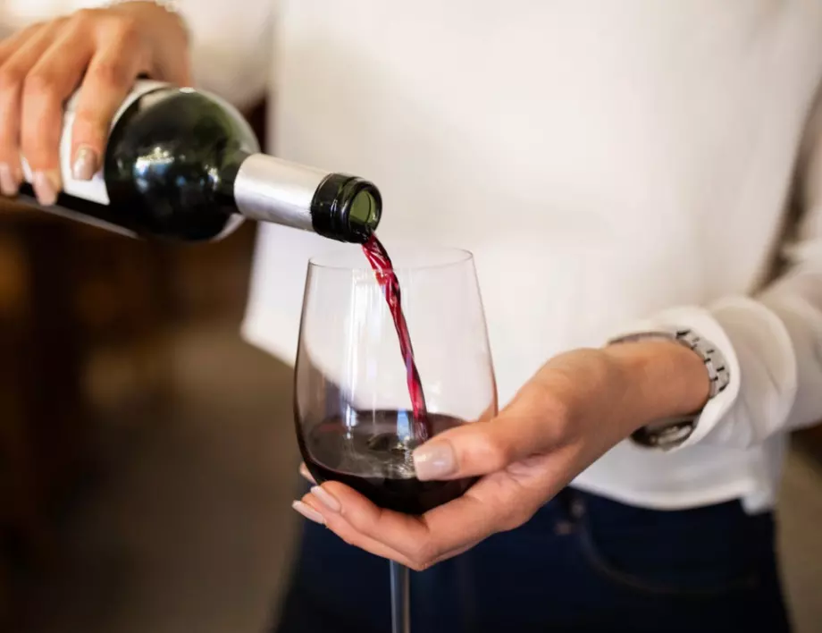 Лекар разкри опасностите от пиенето на чаша вино всеки ден