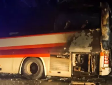 Румънски автобус се запали в Прохода на Републиката (СНИМКИ)