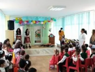 Деца от Мъглиж изнесоха празнична програма за Деня на християнското семейство
