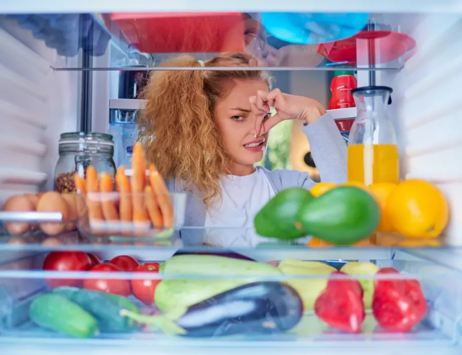 Как да се преборим с неприятната миризма от хладилника