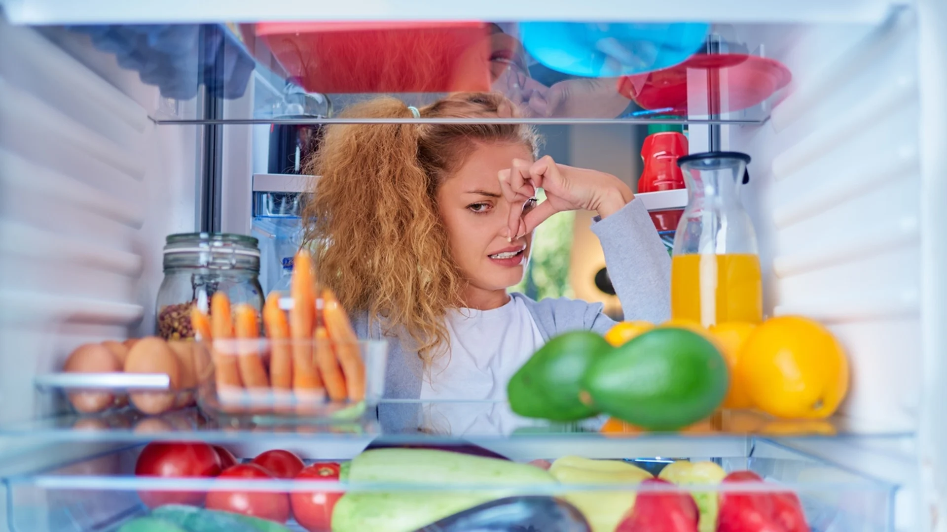 Хитър трик, с които ще премахнете лошата миризма от хладилника