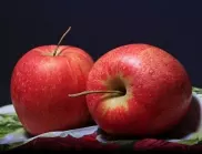 Изследователи: Измиването на ябълките само с вода не е достатъчно