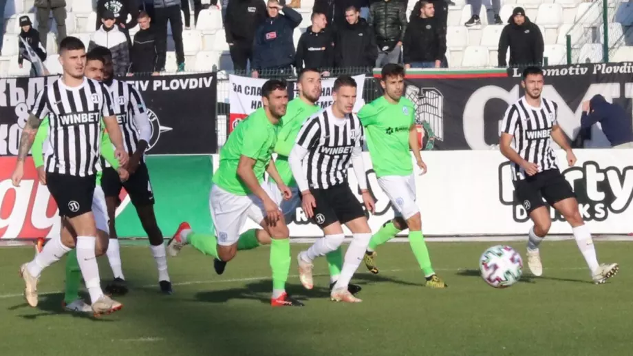 Две дузпи поделиха точките между Локомотив (Пловдив) и Черно море в Първа лига