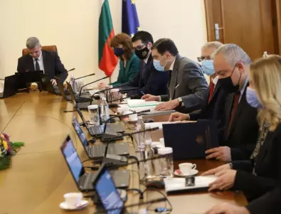 Депутатите изслушват служебния премиер Стефан Янев и неговите заместници