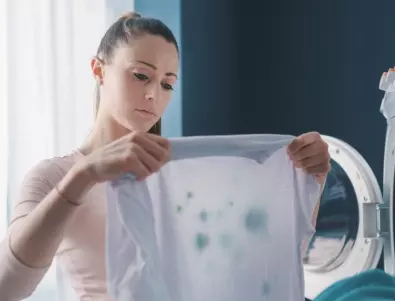 Как да премахнете петната от пот от бяла риза?