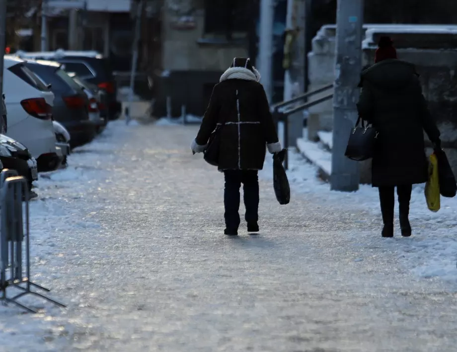Ето как да се справите с хлъзгавите подметки през зимата