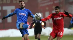 Три греди и фатална грешка изядоха главата на Любослав Пенев срещу Левски (ГАЛЕРИЯ)