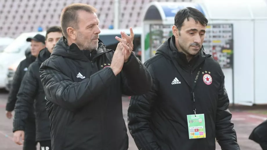 Треньорът на ЦСКА Стойчо Младенов посочи на кои български политици има доверие