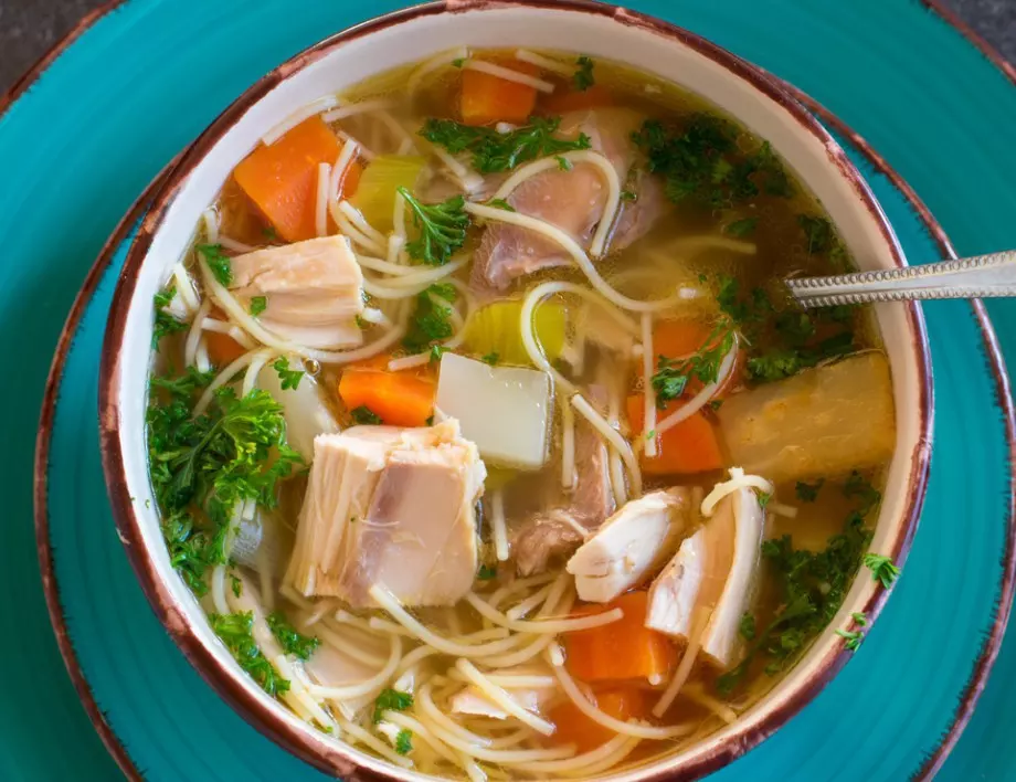 С този ТРИК пилешката супа ще е не само вкусна, но и здравословна