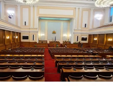 Парламентът е приел 34 закона от началото на годината