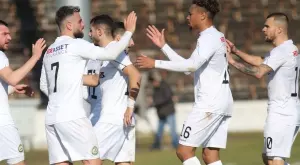 {{ otherArticle[0].article.title }}