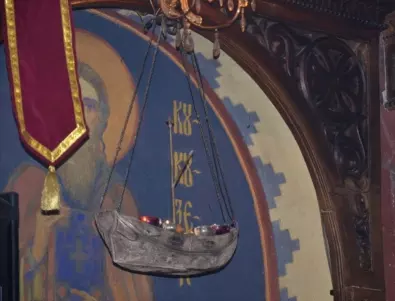 Община Видин по традиция запали корабното кандило в църквата 