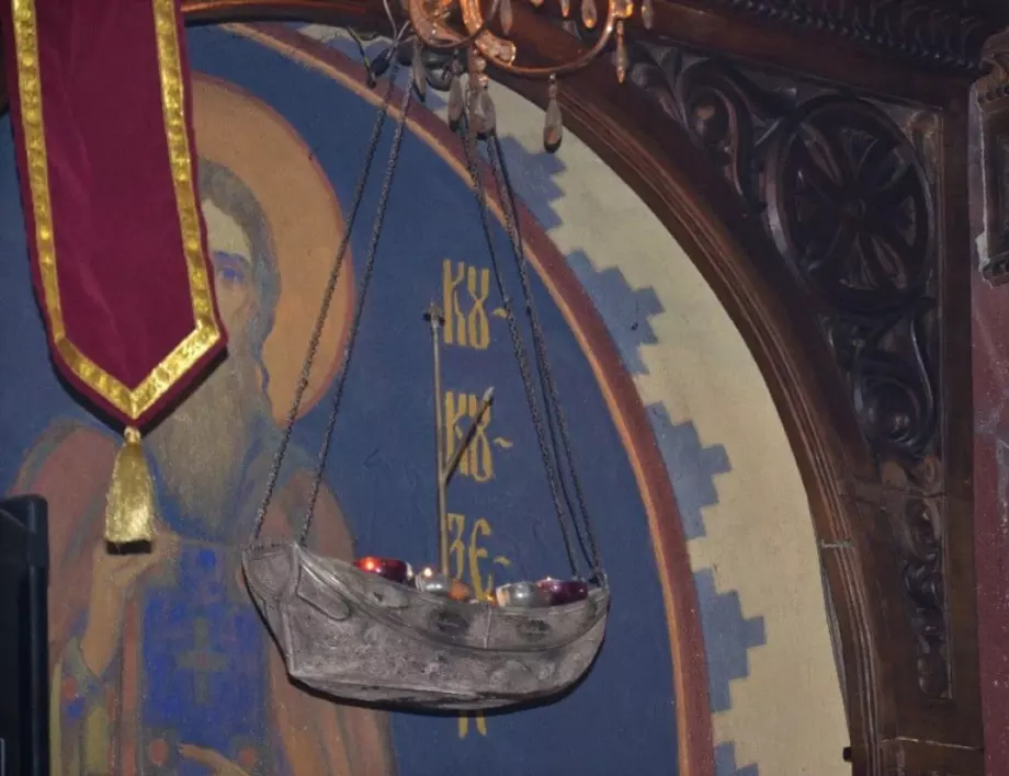 Община Видин по традиция запали корабното кандило в църквата "Св. Николай Чудотворец"