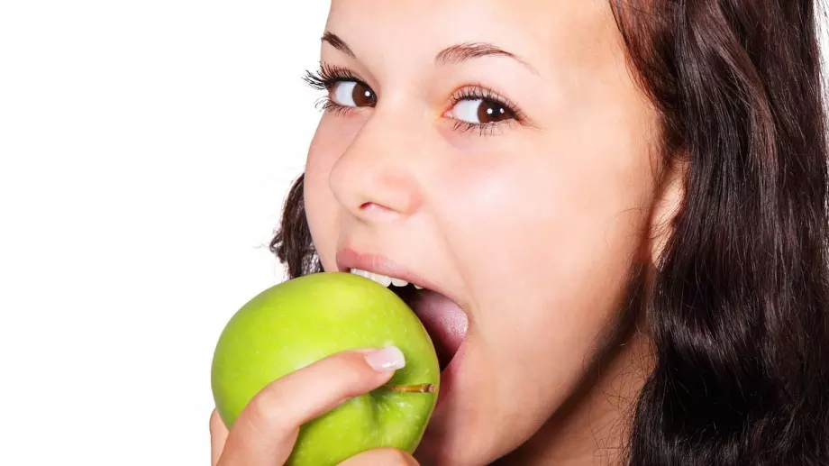 Рискове от прекомерна консумация на ябълки - ето за какво да внимаваме
