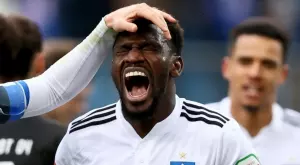 Ас на Хамбургер фалшифицирал името и възрастта си, влизайки в Германия