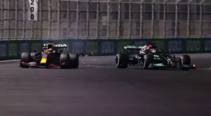 Верстапен или Хамилтън? Кой печели финала на Формула 1 - симулация (ВИДЕО)