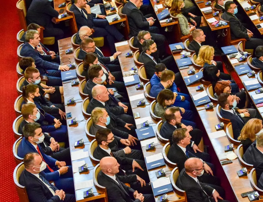 Депутатите ще избират постоянните комисии в НС