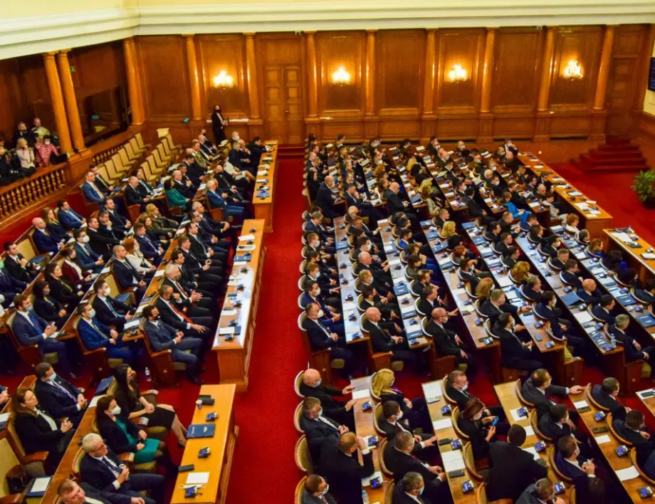 Парламентът започва работа по данъчните закони на първо четене 