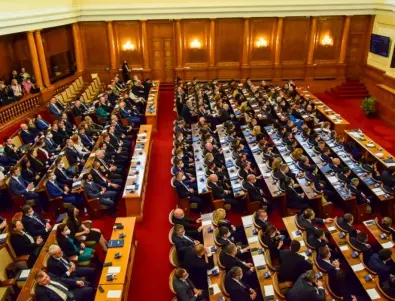 Парламентът решава за военната помощ за Украйна 