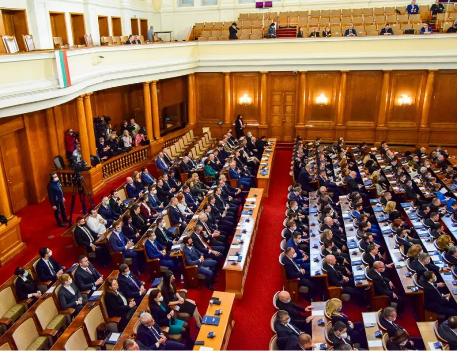 Уроци по "парламентаризъм" или как да съсипеш Народното събрание най-ефективно