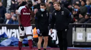 ВИДЕО: Играч на Уест Хем загази след клип, в който бие котките си