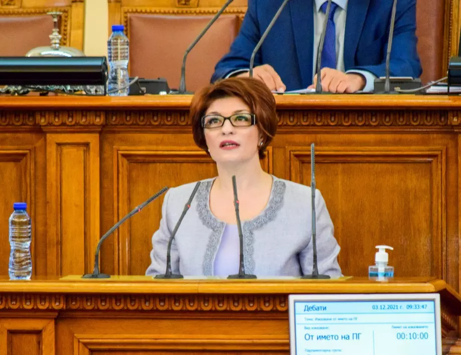 ГЕРБ: Кацаров да въведе зелен сертификат за депутатите или да го отмени за всички