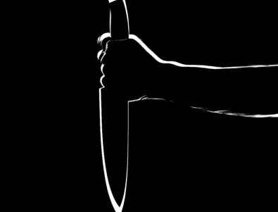 Не с един, а с два ножа: Мъж нападна крупие в Чирпан