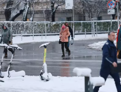 Обработени са част от улиците в София, снегопочистващата техника е в готовност