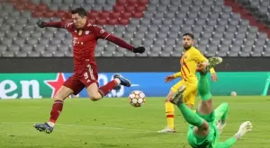 Фенове на Барселона не вярват: Титуляр се забавлява с Левандовски след краха (СНИМКА)