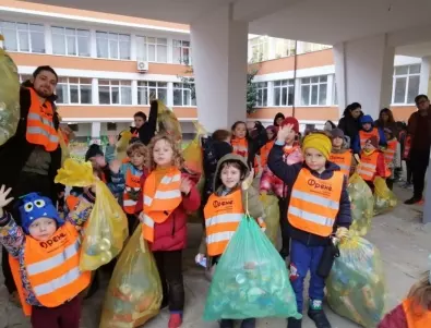 Ученици от Бургас предадоха 5.5 тона опаковки за рециклиране
