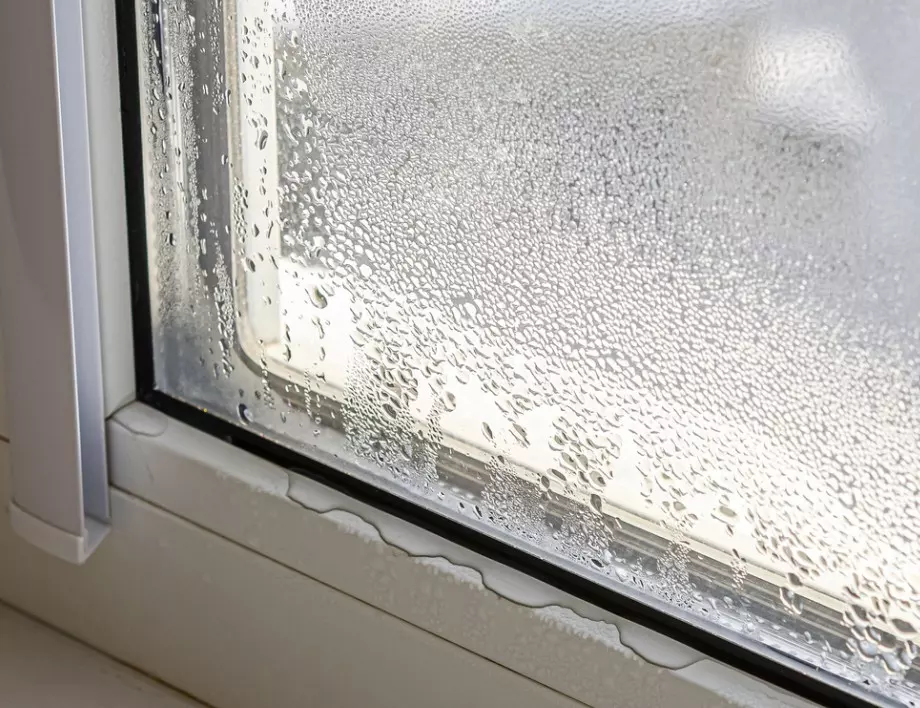 Как да премахнете конденза от прозорците и дограмата?