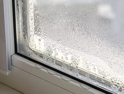 Как да се справим с конденза по прозорците?