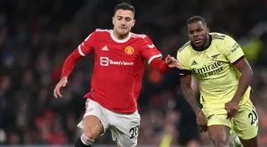 Диого Дало помага на пострадало дете