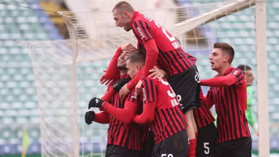 След 9 мача без победа: Локомотив София подчини Арда и зарадва феновете си преди празниците