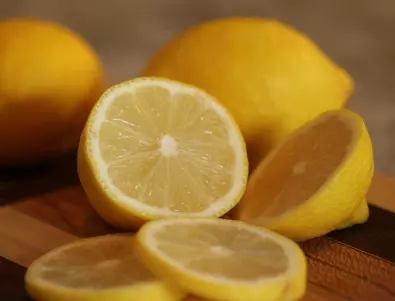 Защо много домакини слагат лимони във фризера? Отговорът ще ви изненада! 