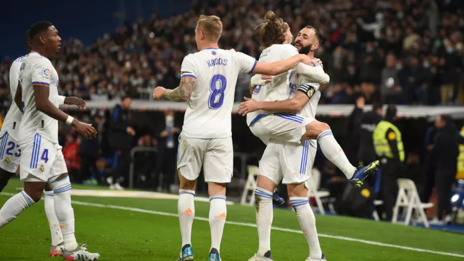 Реал Мадрид с безпроблемен и исторически успех над шампиона Атлетико (Мадрид), затвърди лидерството си