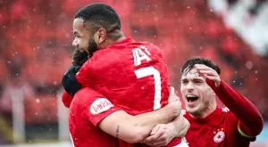 {{ otherArticle[0].article.title }}