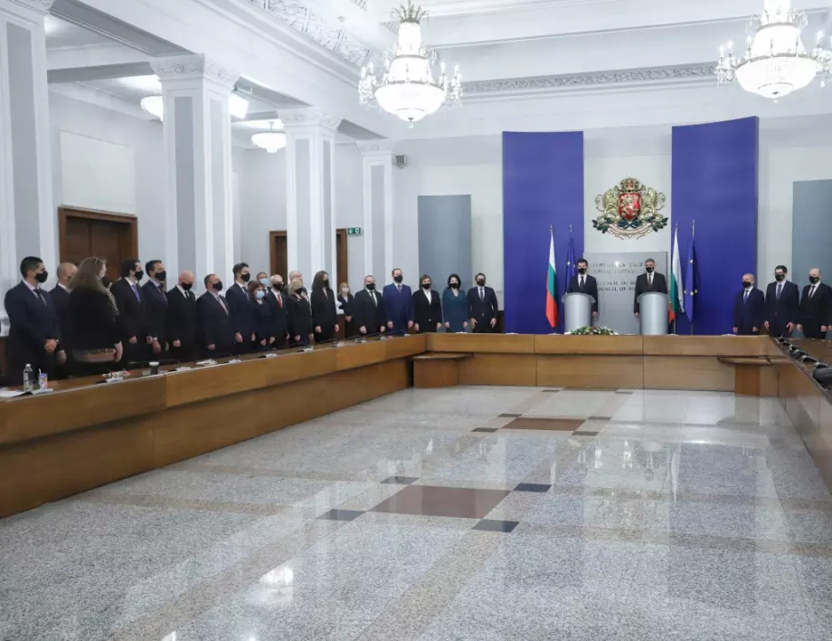 Знакови лица от времето на царя виждат подкрепа на ДПС за пълен мандат на правителството "Петков"