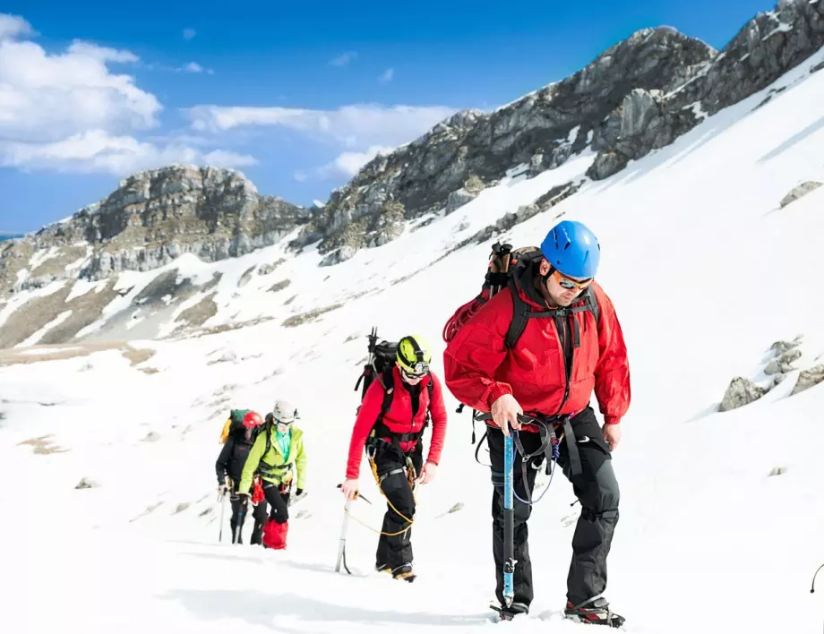 В планината през зимата тези 10 неща могат да ви спасят живота